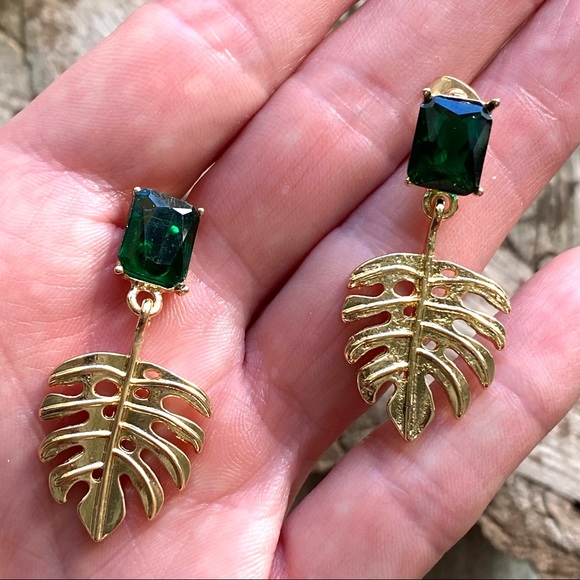 FP Emerald Monstera Drop Earrings - Picture 4 of 4